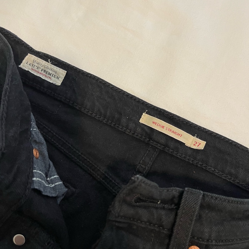 Levi’s - Picture 2 of 2